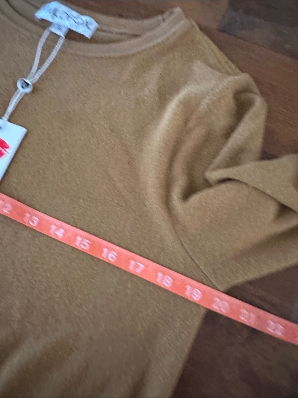 Wildfox Essential baggy beach jumper sweatshirt in cumin size Small NWT - Picture 6 of 9